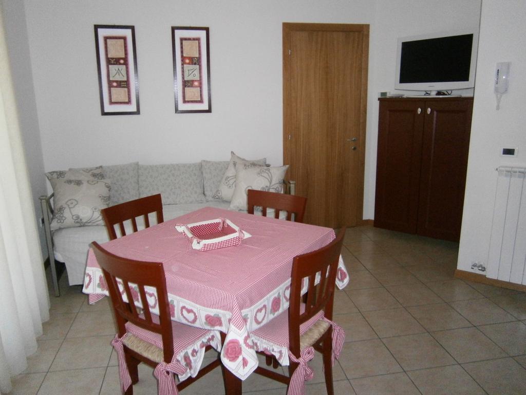 Residence Roberta Con Piscina - Agenzia Cocal Caorle Phòng bức ảnh