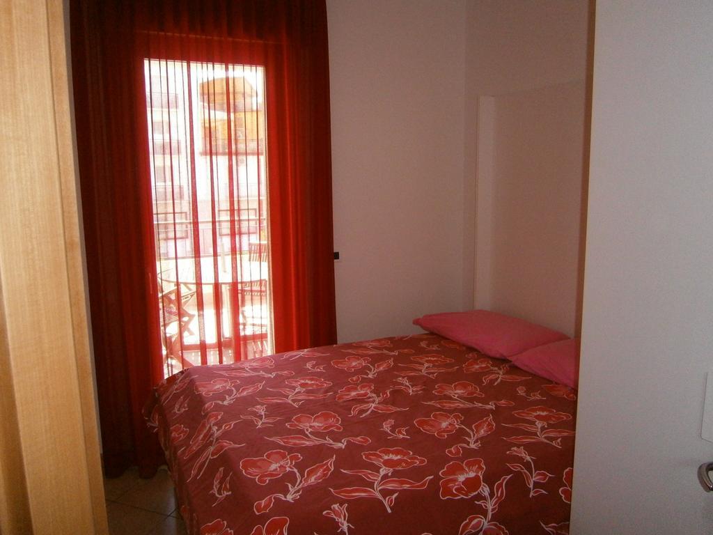 Residence Roberta Con Piscina - Agenzia Cocal Caorle Phòng bức ảnh